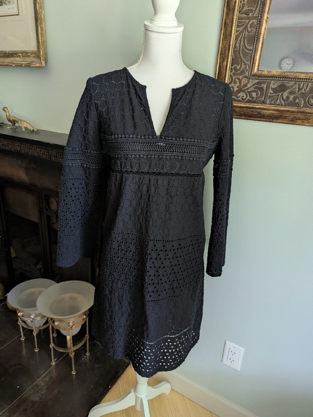 VINEYARD VINES Size XS Eyelet Notch Neck Beach Bell Sleeve Black Dress 159